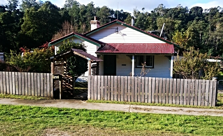 Строительство и ремонт на даче не прекращаются с момента ее приобретения. Поэтому «под рукой» должен быть, качественный инструмент, который поможет справиться с любой задачей. Исходя из того, что необходимо выполнять обработку различных материалов, рассмотрим инструменты, поддерживающие несколько функций. Строительство и ремонт на даче не прекращаются с момента ее приобретения. Поэтому «под рукой» должен быть, качественный инструмент, который поможет справиться с любой задачей. Исходя из того, что необходимо выполнять обработку различных материалов, рассмотрим инструменты, поддерживающие несколько функций.