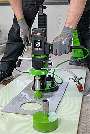 Использование станка для мокрого алмазного сверления плитки Eibenstock EFB 125 P Set Использование станка для мокрого алмазного сверления плитки Eibenstock EFB 125 P Set